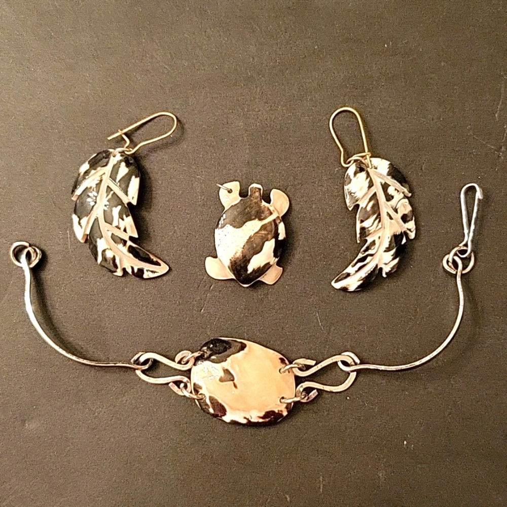4-Piece Silver-tone & Shells Jewelry Set! Lucky Turtle Pendant 🐢
